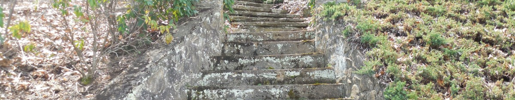Старые каменные ступени